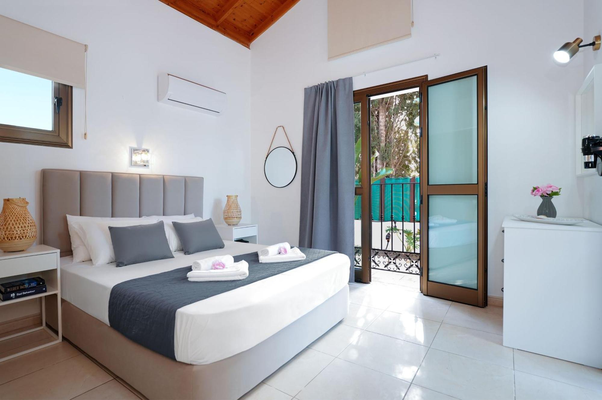Anthia - 2bed With Large Pool *
