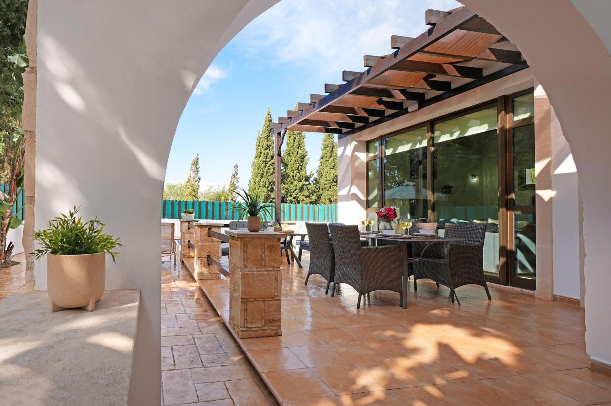 Anthia - 2bed With Large Pool