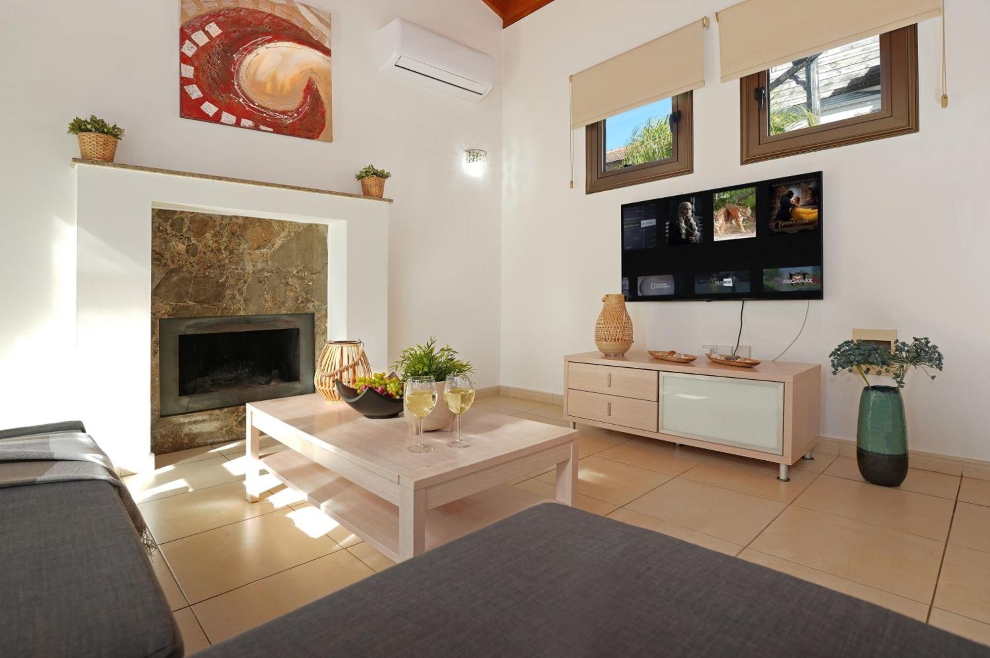 Anthia - 2bed With Large Pool Дом отдыха