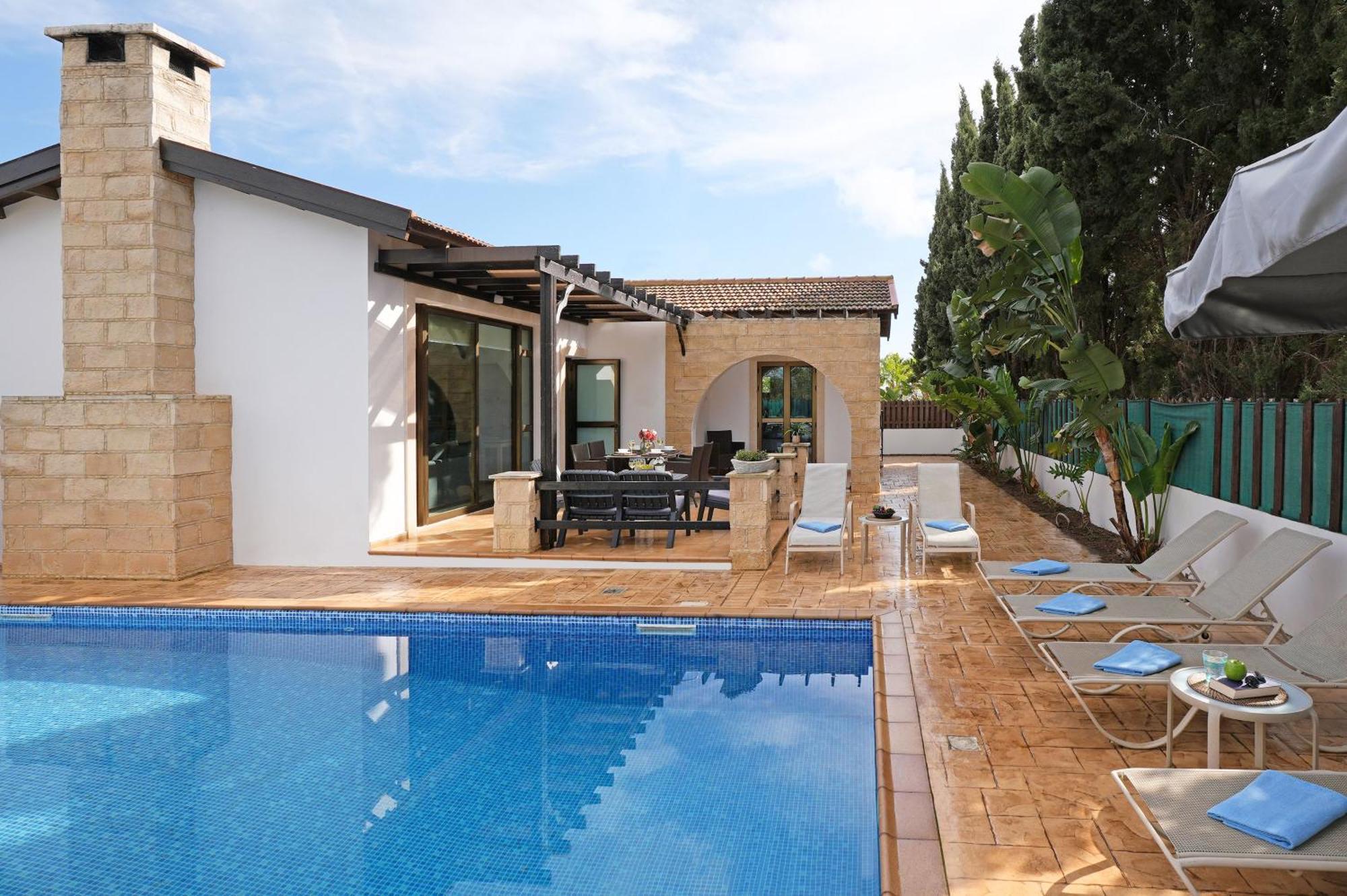 Anthia - 2bed With Large Pool *